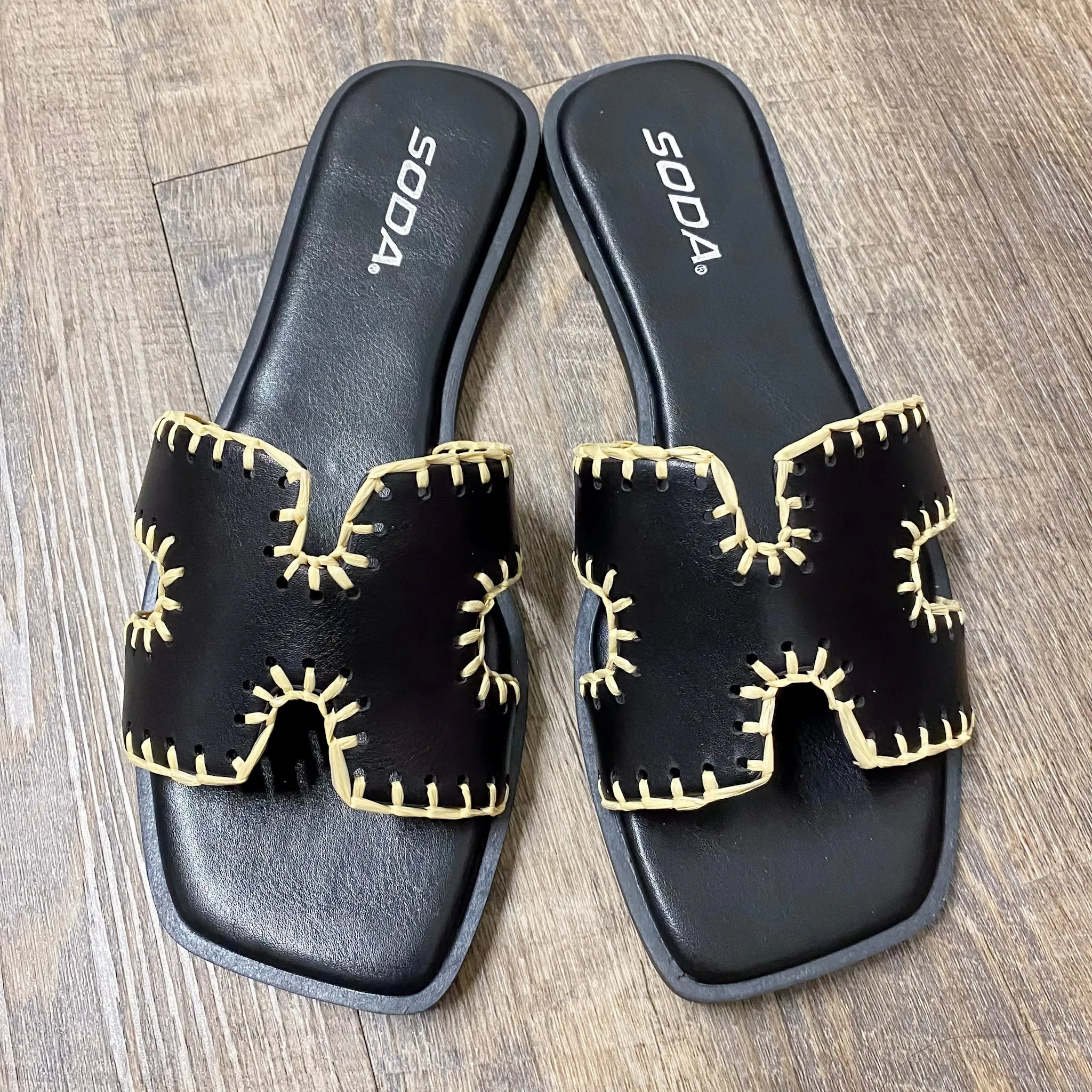 Finity Black Stitching Sandals
